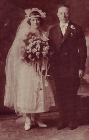 Arthur Dumes and Jennie Rosenberg wedding (1920)