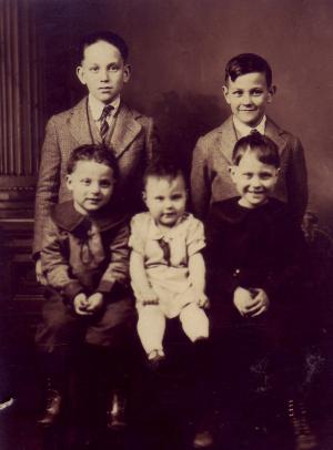 Abe and Rebecca Dumes Lieberman children:

in back, L to R, Ben and Hy 
in front, Nathan, Dora, and Harry #1 (~1925)