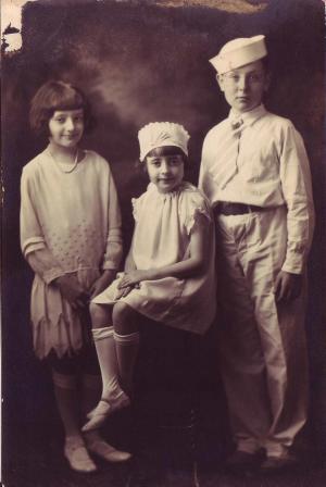 Edna, Blanche and Hy Schultz
 (~1928)