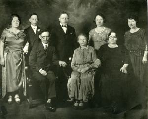 back row:
Anna Dumes Schultz, William J. Dumes, Arthur Dumes, Fannie Dumes Fishman, Rebecca Dumes Lieberman
front row:
Louis Dumes, Sadie Silk Dumes, Sarah Dumes Kaplan (1923)