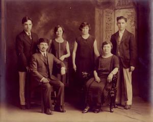Jacob Kaplan Family.  L to R: Hy, Jacob, Helen, Rebecca, Sarah, George
 (~1926)