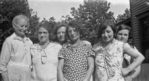 Bubbe (William J. Dumes' mother), Aunt Jenny Dumes, Aunt Fannie Fishman, Aunt Becky Lieberman, Aunt Anna Shultz, Freda Dumes





 (~1929)