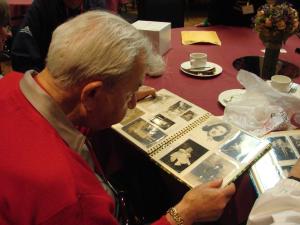 Sam Zoll With Photo Album (2006)