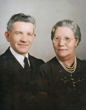 Jake Kaplan and Sarah Dumes Kaplan. Sarah was the oldest child of Chaim and Scheina Freida Dumesh of Vishki, Latvia. 