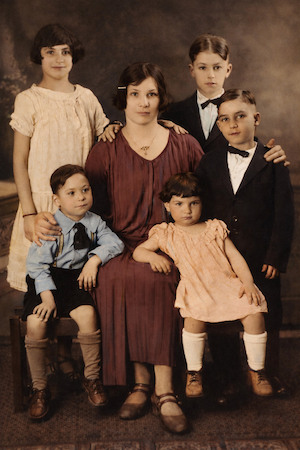 Rebecca Stein Dumes with children Jeannette (upper left), Sol  (lower left), Hy (upper right), Willy (middle right) and Lillian (lower right) 