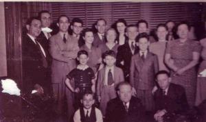 Row 2: Ben Karp, 3rd,Gussie Stein Levine?, George Kaplan, Rebecca Dumes, Mildred, Freda Dumes.
Sol Karp, left children row
Stanley Dumes, Arthur Dumes, Bill Dumes front row



 (~1940)