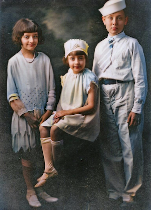 Edna Schultz Tockman, Blanche Schultz Katz, and Hy Schultz (~1924)