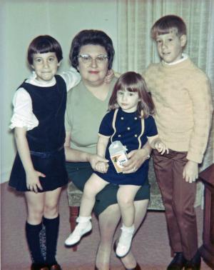 Jeannette with three grandchildren: Lori Karp, Beth Finkelstein Perera, and Steve Karp

 (~1968)