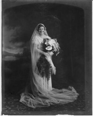 Jeannette Dumes Karp wedding photo.  January 22, 1933.
 (1933)