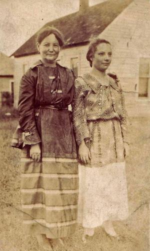 Sadie and Fannie Dumes
 (~1912)