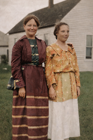 Sadie and Fannie Dumes. I'm guessing this photo was taken soon after Sadie's arrival in America. The houses pictured are definitely not what you would have seen architecturally in Vishki, or even Daugavpils. If you look at the manifest for Feige, you'll note that the 'ame and complete address of nearest relative or friend in country whence alien came', you'll see written: 'Scheine Dumesch Wiskis, Witebsk Gub'. 'Scheine' is Sadie, Wiskis is Vishki and Witebsk is Vitebsk. The 'Gub' stands for Gubernia. A Gubernia was a very large area in Russia, named for the largest city in the district. <br>