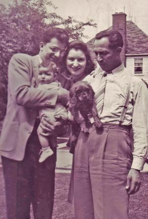 Sam, Lillian with Ben Karp, baby is Karen?


 (~1942)