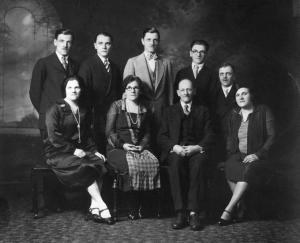 Marcus and Hanna Fialco family Nov 2, 1930 at the marriage of son Julius to Sadie Faust.  Back L-R Hyman (Phil), Julius, Charles, Louis, Isadore.  Seated L-R Ann (Shapiro), Hanna, Marcus, Freda (Dumes) (1930)