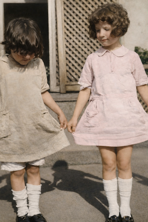 Edna Shultz on the right, probably Blanche on the left, but difficult to say.<br>