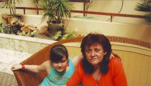 Margarita Dumesh, daughter of Genrikh Dumesh, grand-daughter of Leizer, great-great-granddaughter of Genoch with her mother Larissa (2004)