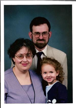 Rimma (daughter of Boris Khitrin, granddaughter of Gescha), Alexandr (husband of Rimma), Sharona (daughter of Rimma) (2000)