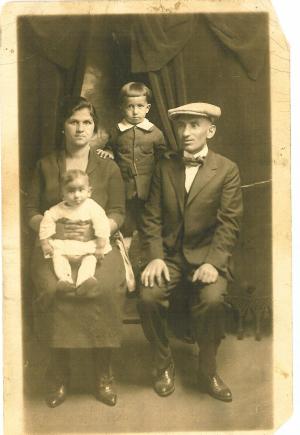 Aaron Zoll, Celia, Samuel and Nathan
 (~1922)