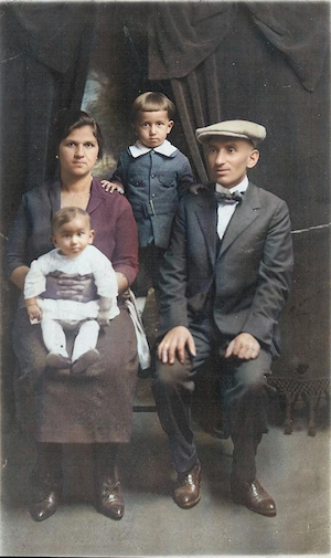 Aaron Zoll, Celia, Samuel and Nathan. Sam Zoll married Lillian Dumes, daughter of Louis and Rebecca Stein Dumes. (~1922)