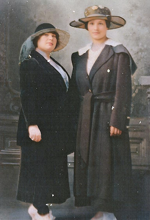 Fanny Pascall and Becky Stein Dumes, wife of Louis Dumes. Fannie was Rebecca's sister, who married Hyman Pascall. They lived in Pittsburgh, PA.