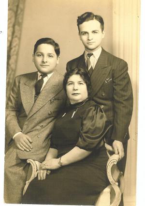 Aunt Fanny Pascoll in Pittsburgh with Melvyn on left and Sidney on right 