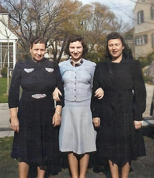 Rebecca Stein Dumes with daughters Lillian and Jeannette