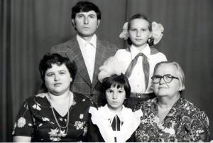 Julia, Leonid, Marina, Tanya, Tanya (1989)