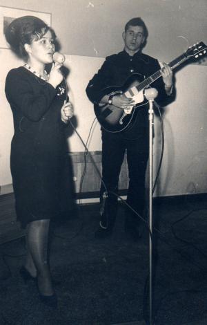 Julia singing (1969)