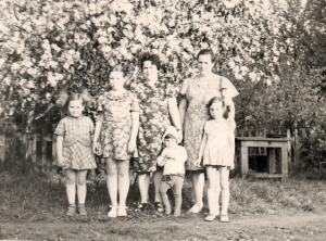 L to R: Lena, Valya, Julya, Marina, Raisa, Tanya (1979)