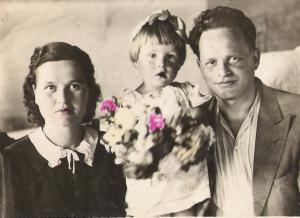 Traina, daughter Raisa and her husband, Julia's father, Semyon Masevich (1947)