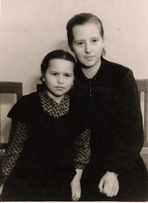 February 1958, Raisa (right) and Julia (1958)