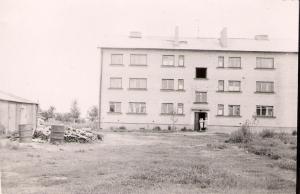 In 1962, this three storyed house was build and Tanya and her daughters Julia and Raisa lived from 1962 until 1989.   Tanya lived on the third floor, but her window was on the other side of the building. (1962)