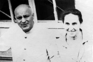 Lev Khitrin, son of Gesi, grandson of Genoch Dumesh with his wife Frida    (1977)