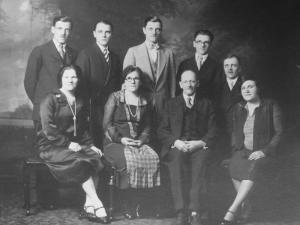 The Marcus (Joshua) Fialco Family November 1930 
<P>
Wedding of Julius Fialco and Sadie Faust.  
<P>
Standing back row left to right: Hyman (Phil), Julius (Jule), Charles (Charlie), Louis, Isadore
Seated left to right: Ann (Shapiro), Mother, Hanna (Portnoy), Father, Freda (Dumes)
 (1930)