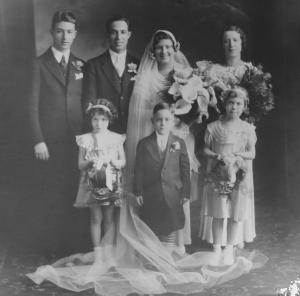 Wedding of Ben Karp and Jeanette Dumes.  From the left in the back row: Hyman Dumes, Ben Karp, Jeannette Dumes, Sophie Karp Feldman (Ben Karp's sister)
from the left in the front row: Norma(Naomi)Dumes Bear, Stanley Dumes, Mildred Dumes



 (1933)