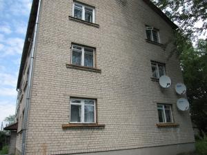 Tanya's apartment building in Vishki (2009)