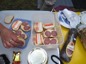 making sandwiches (&#1041;&#1091;&#1090;&#1077;&#1088;&#1073;&#1088;&#1086;&#1076;) (2009)