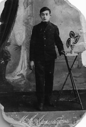 Max Fishman in Russia. Max married Fannie Dumes Jan 3, 1915 in Terre Haute, IN.<br>