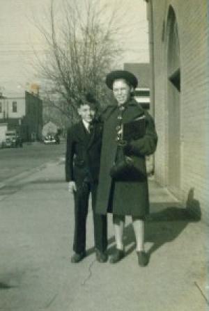 Stan and Mildred Dumes outside the shul in Vincennes
 (~1938)