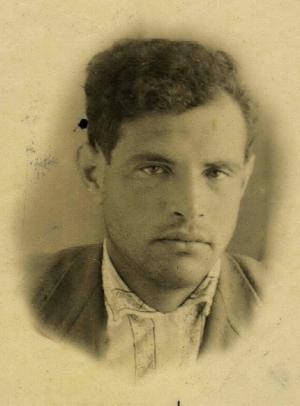 Isaj Khitrin, son of Sora Dumesh Khitrin (1940)