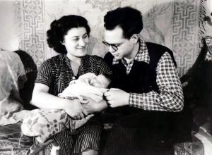Berta and Aaron Khitrin with daughter Sveta  (1955)