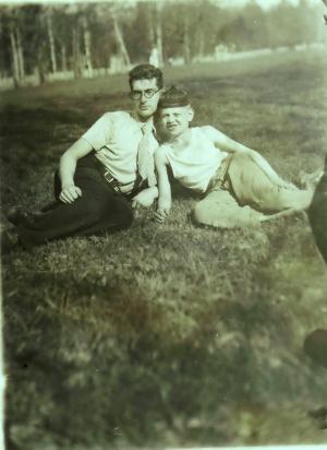 Lev Khitrin and Aaron Khitrin, sons of Sora Dumesh Khitrin (1940)
