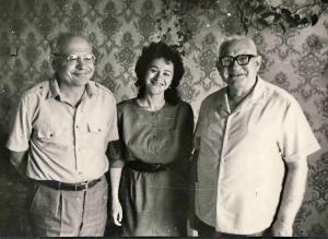 Aaron Khitrin (son of Sora Dumesh Khitrin)  his daughter Sveta and his brother Lev before Sveta's family repatriation to Israel (1990)