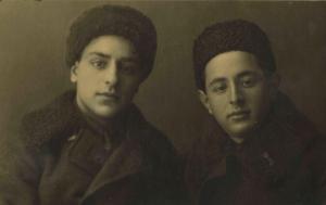 Lev and Sema Khitrin, children of Gescha Dumesh (1932)