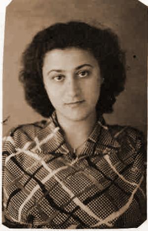Berta Shapiro Khitrin, a daughter-in-law of Sora Dumesh [Khitrin] (the wife of her son) (1955)