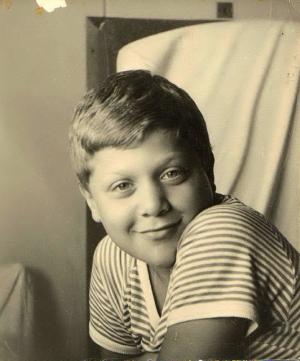 Yuri Khitrin, a grandson of Sora Dumesh [Khitrin] (1970)