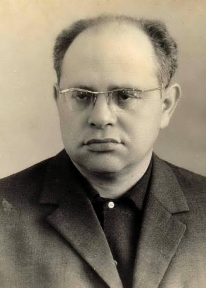 Aaron Khitrin, son of Sora Dumesh_Khitrin when he was an electronic engineer.  He was the laboratory chief. (1975)