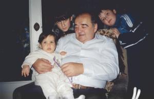 Leizer Dumesh with grandchildren Margarita, Vadim, and Oleg (1997)