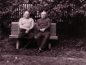 Izrail and Moisey Dumesh in Jurmala (1948)