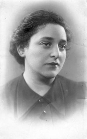 Polina Platonov, daughter of Gescha, granddaughter of Genoch Dumesh (1940)