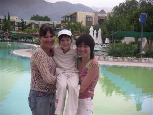 Vitalija Dumesh, Dana and Anna Dumesh Kastrov (2006)